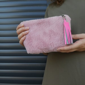 Zachte make-uptas van imitatiebont met leren kwast, roze accessoiretas, make-upopslag met ritssluiting, organisator, cadeau-idee voor vrouw voor meisje voor haar