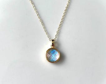 Faceted Light Blue Synthetic Opal Round Pendant Neckless Gold Brass