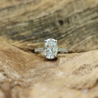 Orecchini A Lobo Solitario Con Diamante Simulato – Taglio Ovale 7x5 Mm – Oro Giallo 9ct Su Argento – Old English Jewellers