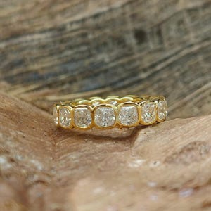 Alliance sertie de zirconiums cubiques taille coussin, bague de mariage plaquée or 14 carats, bague d'anniversaire empilable, cadeau pour elle