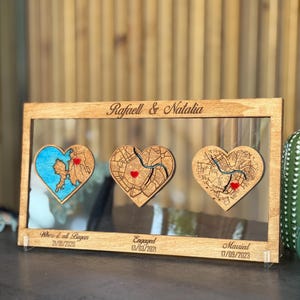 Personalisiertes Geschenk mit 3 Herzen - Personalisierter Paar Story Rahmen - Verlobung Hochzeit Jahrestag Andenken - Wo alles begann Liebeskarte