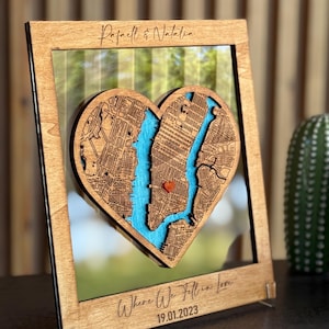 Personalisierter Herz Landkartenrahmen aus Holz mit Gravur - wo alles begann - Geschenk für Paare oder zum Jahrestag