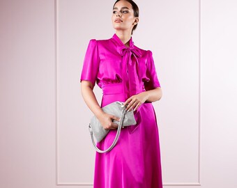 Robe mi-longue en satin rose fuchsia à manches courtes Robe d'invité pour mariage Robe mère de la mariée Robe élégante mi-longue en soie Robe modeste