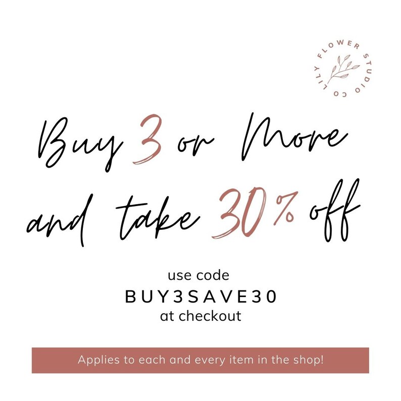 Op de afbeelding: Koop 3 of meer artikelen en krijg 30% korting met code BUY3SAVE30 bij het afrekenen. Van toepassing op elk item in de winkel!