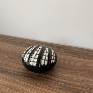Mussel-like mother-of-pearl inlaid wooden jewelry box, Jewelry Box - Wooden Mother-of-Pearl Inlay Box - Wooden Handcrafted Jewelry Box