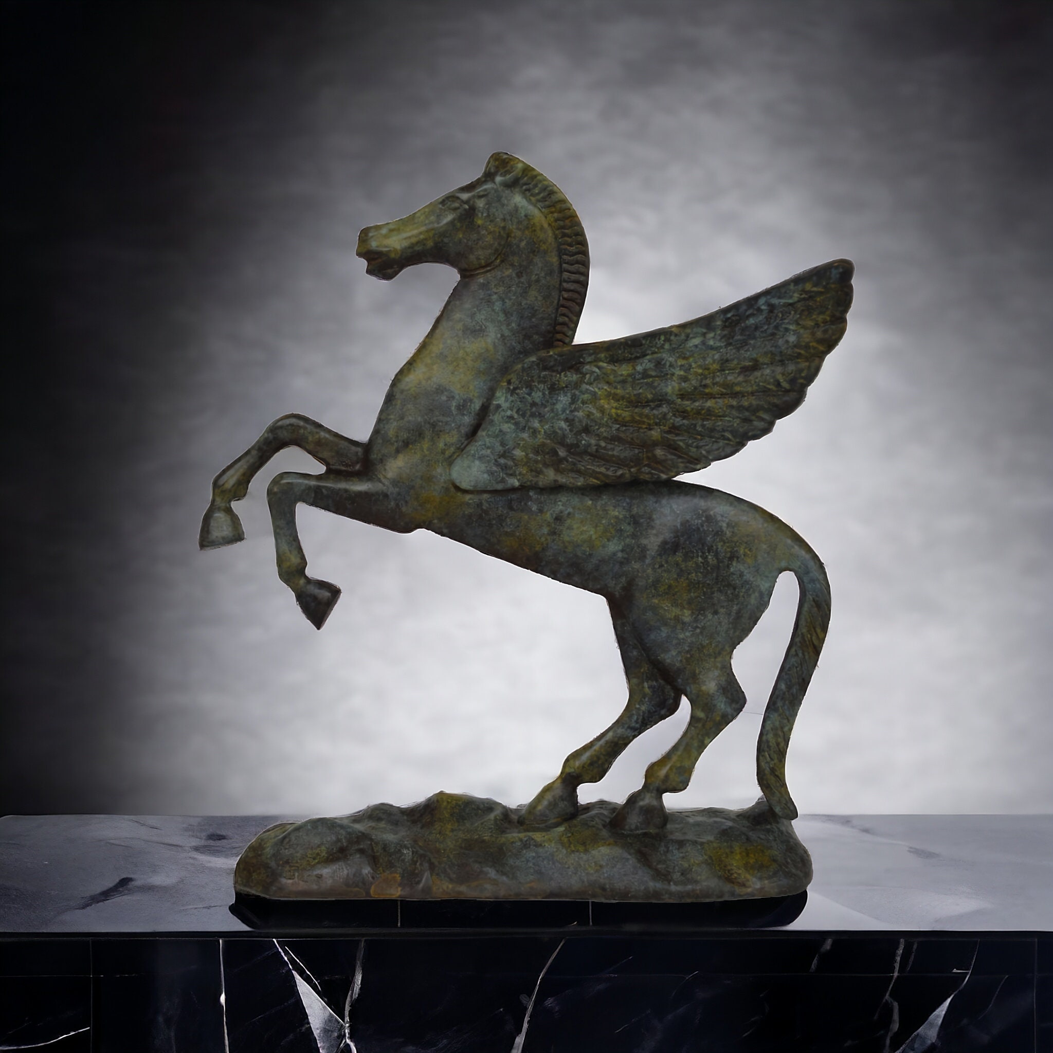 TAKATO製ブロンズ調 ペガサス彫刻像 20cm - 雄々しい翼を持つ馬の置物 ブロンズペガサス像 - 神の啓示と室内装飾のための翼のある馬の彫刻