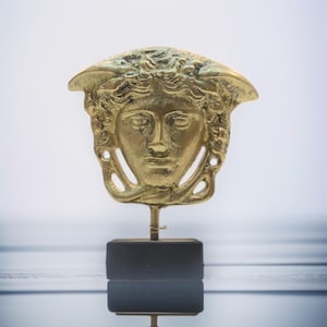 Greek Medusa Bust Statue with Pedestal – Handcrafted Mythology Decor – Elegant Home Accent – Unique Gift