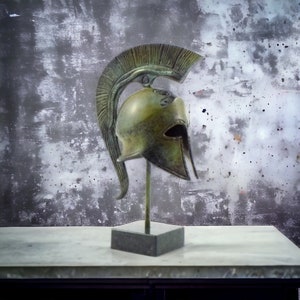 Casco del guerriero in bronzo: casco ateniese in bronzo fatto a mano con dettagli serpente - un capolavoro dell&#39;arte greca antica