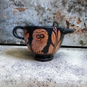 Antike Nachbildung: Attische Rotfigurige Eule Skyphos Vase aus dem Antiken Agora Museum, Athen - Handgemachte Terrakotta