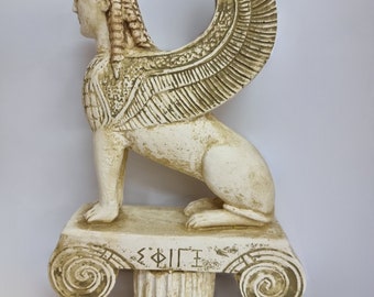 Estatua de la esfinge de cerámica - criatura mítica griega antigua, escultura artesanal hecha a mano