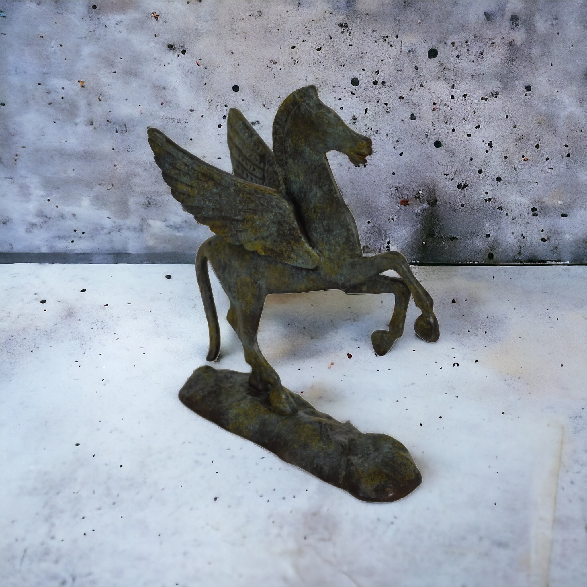 ブロンズペガサス像 - 神の啓示と室内装飾のための翼のある馬の彫刻