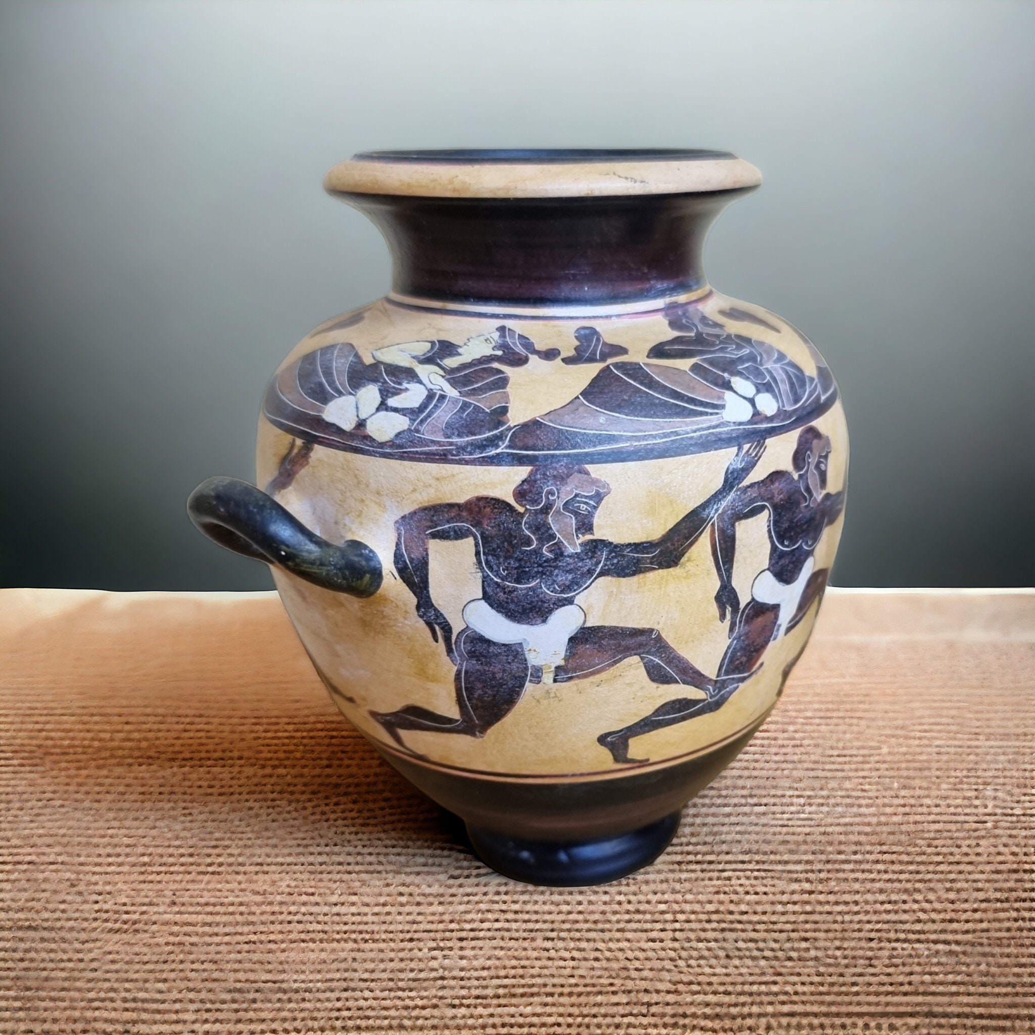 塗装された陶器ギリシャの花瓶飾られた文化的な古代セラミック歴史遺産