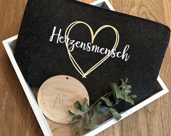 Kosmetiktasche Filztasche Tasche Filz personalisiert grau Anthrazit Herzensmensch Kulturbeutel Beutel Muttertag JGA Ostern