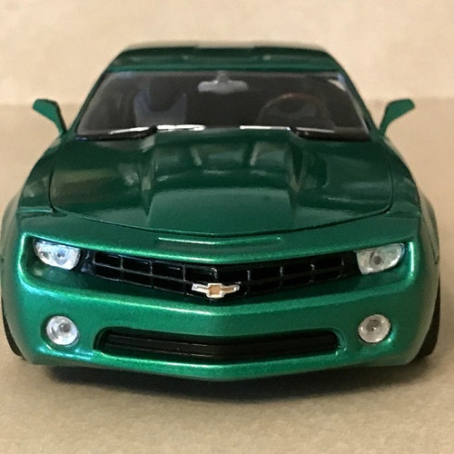 Built Model Car 2024 2006 Camaro Concept 1/25 Scale