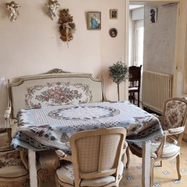 Beautifull Tapestry type French Tablecloth/rug