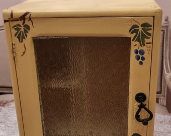 Armoire de ferme française super mignonne