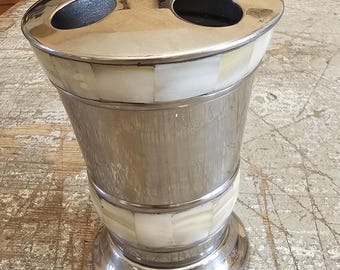 美しいヴィンテージのクロムと真珠貝を使った歯ブラシホルダー