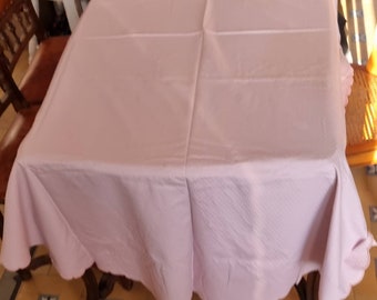 Pale pink tablecloth - België