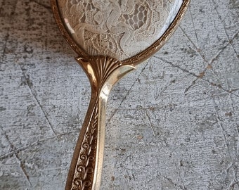 Incroyable brosse à cheveux Regents of London avec décoration en dentelle à l'arrière et couvercle protecteur en plastique avec manche en laiton