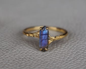 Anello con ramo di labradorite esagonale naturale, placcato oro 18k, anello in argento sterling 925, anello di labradorite unico, anello con foglia, regalo per lei