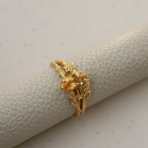Anello con foglia di citrino, oro giallo 14 carati, anello di fidanzamento ispirato alla natura.