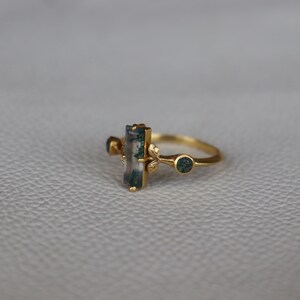 Naturlig lång mossagatring i 18k guld, ring med flera mossagater, ring med bladrankor för kvinnor, presentring med mossagat, jubileumsring, naturring bild 3