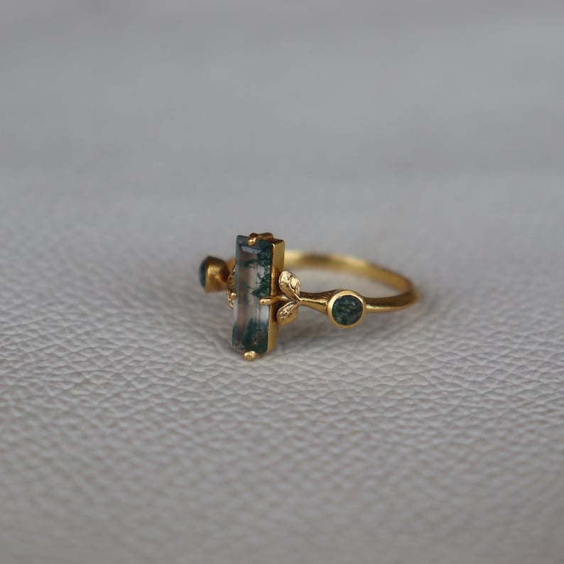 Naturlig lång mossagatring i 18k guld, ring med flera mossagater, ring med bladrankor för kvinnor, presentring med mossagat, jubileumsring, naturring bild 3