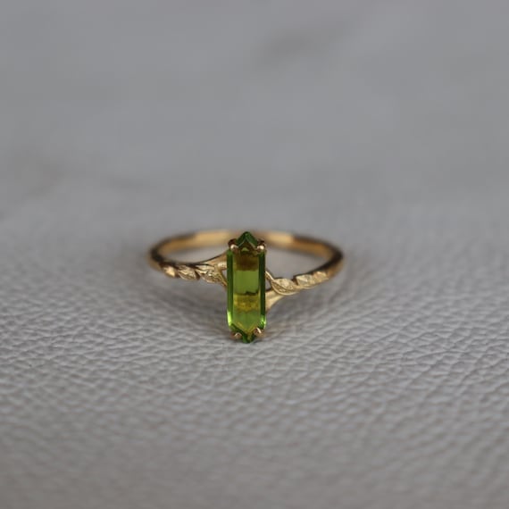 Nature-Inspired Natural Peridot Leaves Ring, 925 Sterling Silver Ring, Tree Leaf Peridot Ring, Handmade Wedding Ring, Silver Peridot Ring