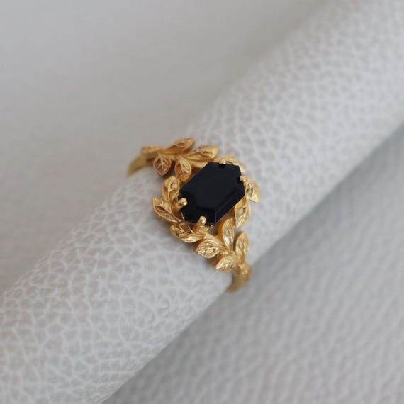 Nature-Inspired 18K Yellow Gold Leaf Ring with Natural Black Onyx | Hexagon-Shaped Promise Ring WomenRing, Tree Branch Gift, Engagement Gift