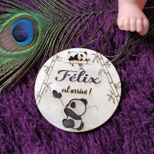 Tarjeta de nacimiento redonda Anuncio de nacimiento de madera personalizado
