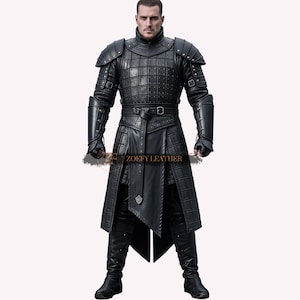 Armadura de guerrero de cuero negro para hombre: traje de batalla gótico medieval con abrigo largo y detalles tachonados.