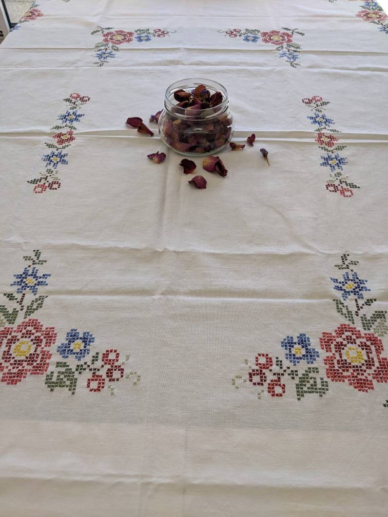 Nappe Brodée De Fleurs