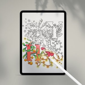Puede incluir: Una ilustraci&oacute;n digital de la palabra "Holly" con un esquema de color rojo y verde. Las letras est&aacute;n decoradas con flores estilizadas, hojas y dos ciervos. La ilustraci&oacute;n est&aacute; sobre un fondo blanco.