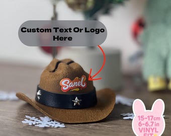 Personalisierter Jeanshut für 17 cm Puppen - fügen Sie Ihren eigenen Text oder Logo hinzu, Puppenzubehör