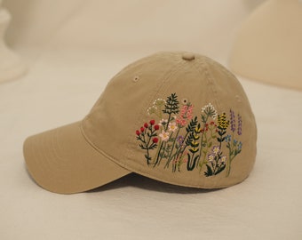 Casquette de baseball à fleurs botaniques magnifiquement brodées, chapeau cadeau brodé à la main, casquette de baseball personnalisée, casquette de baseball vintage pour femme