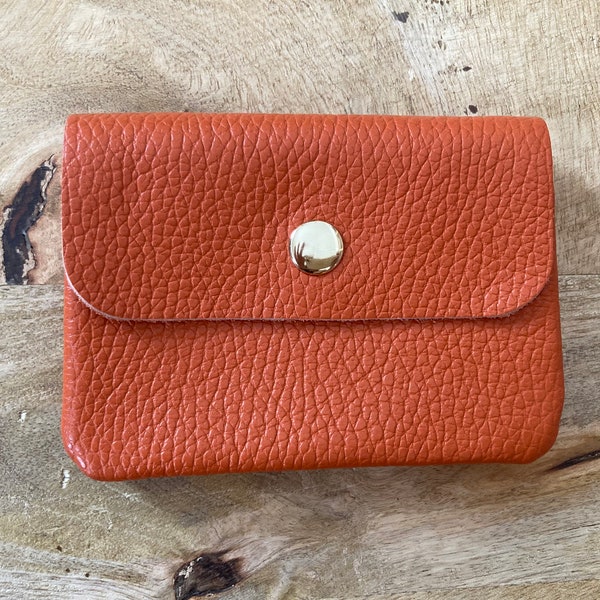 Nappa leather purse in solid color, orange, push button. Gold finishes.