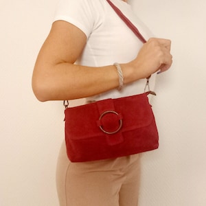 Leather, suede or suede bag, Cassiopeia in camel color and with matching strap. Matte steel metal finishes. image 5