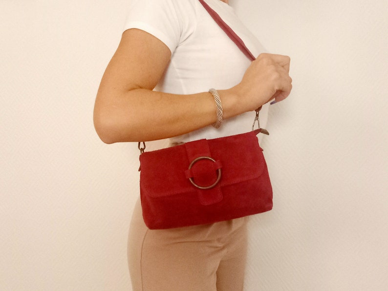 Leather, suede or suede bag, Cassiopeia in camel color and with matching strap. Matte steel metal finishes. image 5