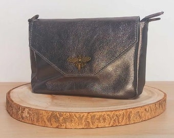 Shiny leather "Libra" bag in anthracite color and with matching strap. Matte steel metal finishes.