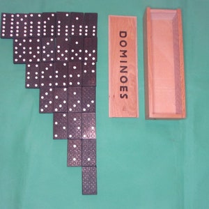 Vintage dominos set in wooden box, complete in good clean condition