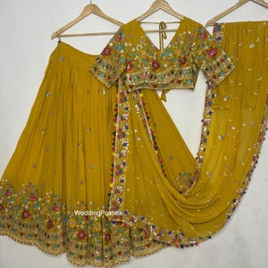 Graues Lehenga Choli : Zari Pailletten Gestickte Indische Hochzeitskleidung
