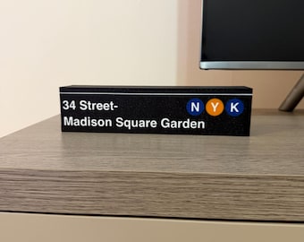 New York MTA Subway Madison Square Garden Knicks LED-lampbediening met je telefoon of computer. Bureaulamp basketbal cadeau