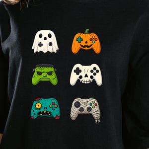 Skeleton Zombie Gaming Controller T-Shirt: Horror Gamer Halloween Tee