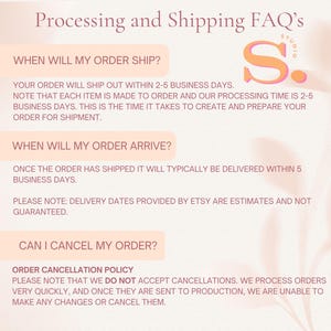 Puede incluir: Un gr&aacute;fico informativo titulado Processing and Shipping FAQ's con un logotipo S grande en color naranja y rosa. El texto detalla las pol&iacute;ticas sobre tiempos de env&iacute;o, estimaciones de entrega y la pol&iacute;tica de cancelaci&oacute;n de pedidos.