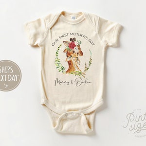 Happy 1st Mothers Day Baby Onesie® - Personalized First Mothers Day Natural Bodysuit - Cute Giraffe Onesie®