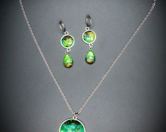Necklace and earring