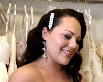 Pearl Hair Comb, Handmade Wedding Hair Comb, Bridal Hair Comb in Gold, Pearl Bridal Hair Accessory, Pearl Hair Grips