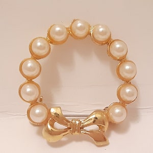 Vintage Gold Toned Faux Pearl Wreath Brooch, Circle of Pearls Brooch, Pearl and Gold Brooch, Pearl Wreath Brooch Regencycore Cottage Fairy