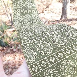Vintage 1970&#39;s Mr. John Beau Brummell Men&#39;s Necktie, Wide, Olive Green & Cream Floral Mandala 58&quot;x4.5&quot; Rich&#39;s Store for Men Retro