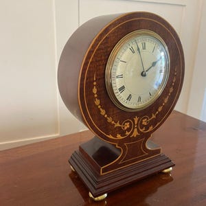 Antike Edwardian Mahagoni eingelegte Mantle Uhr